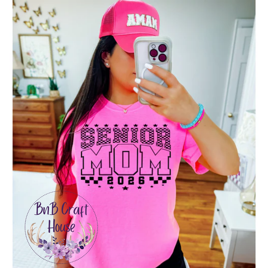 Senior Mom 2026 Checkered | T-shirt